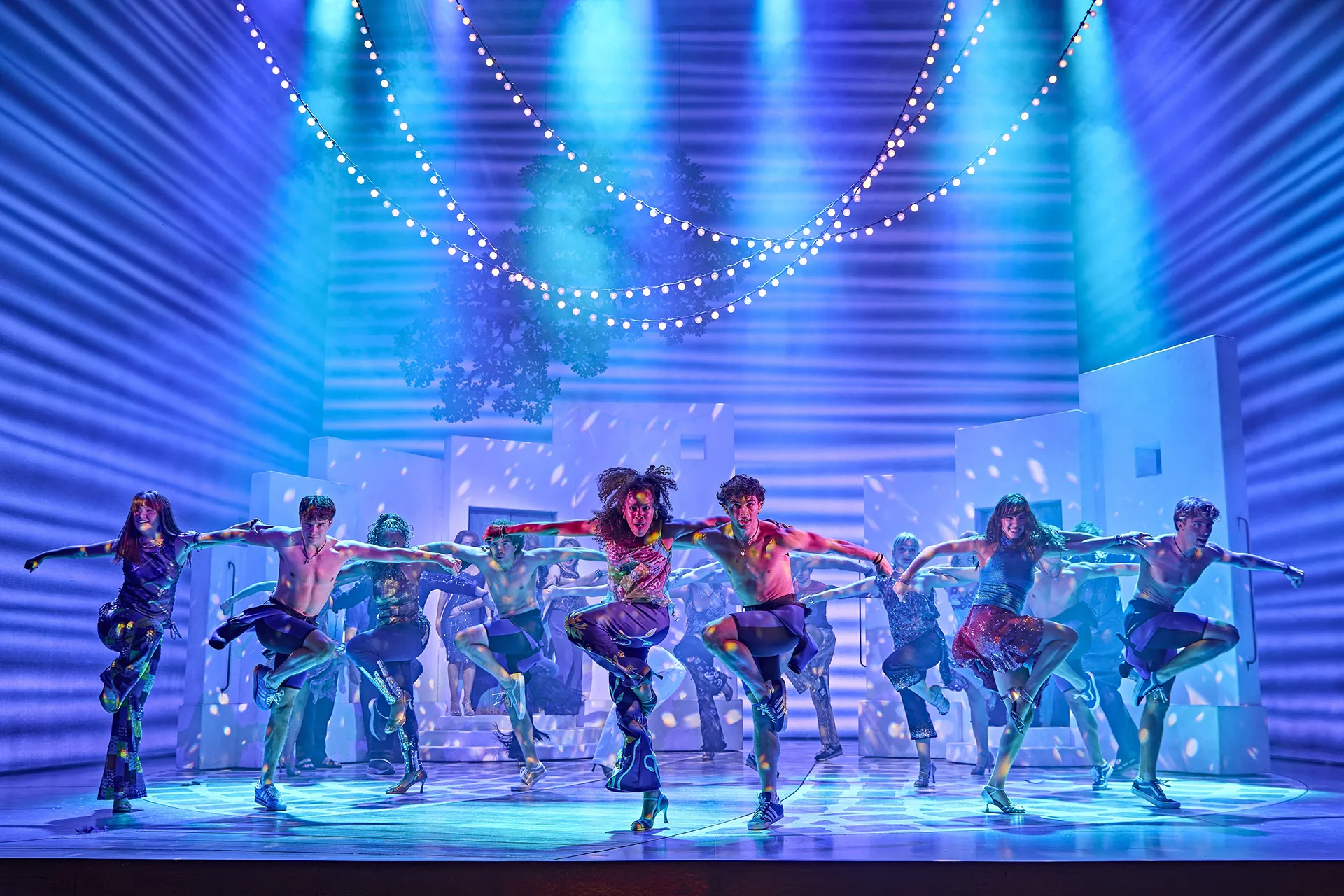 MAMMA MIA! London 2026 - 2027 cast. Photography by Brinkhoff/Mögenburg